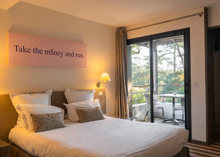 Hotel 202